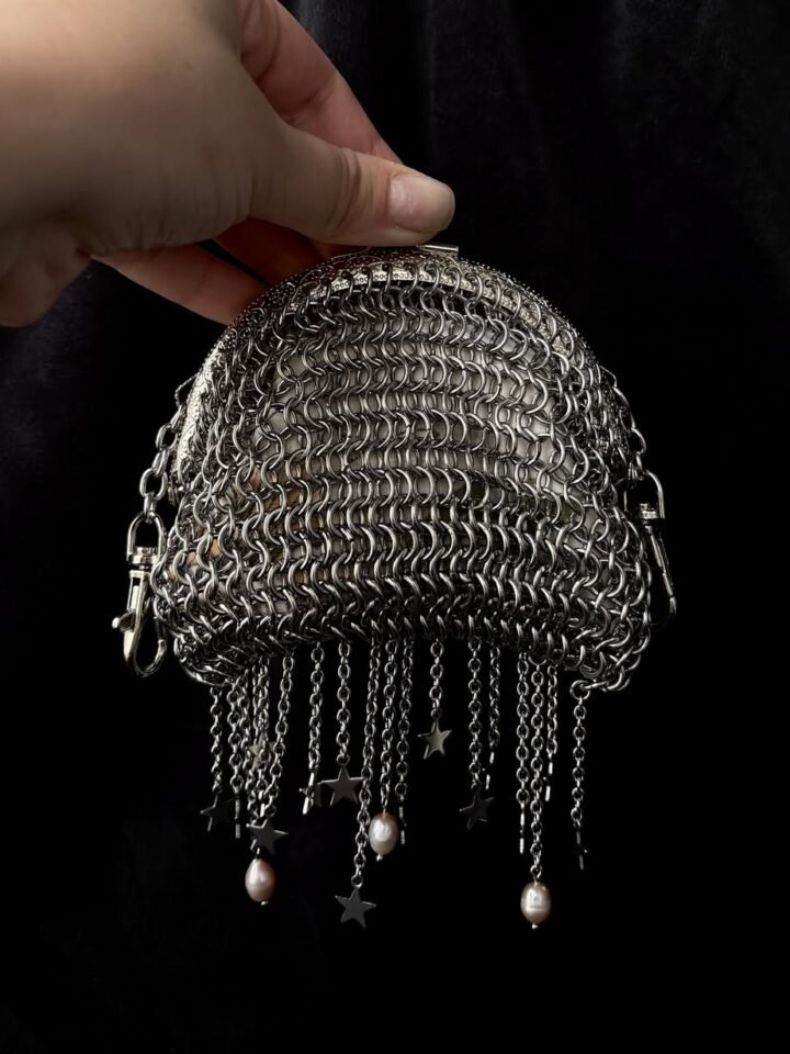 Medieval-style waist pouch