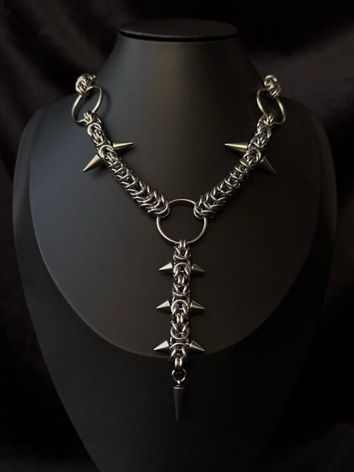 The Spike Spine Necklace