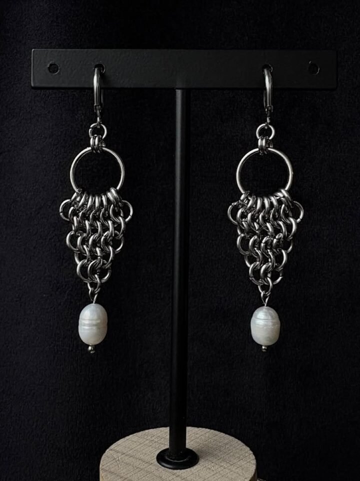 The Queen’s Earrings