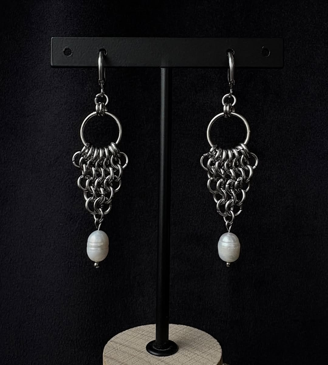 The Queen’s Earrings
